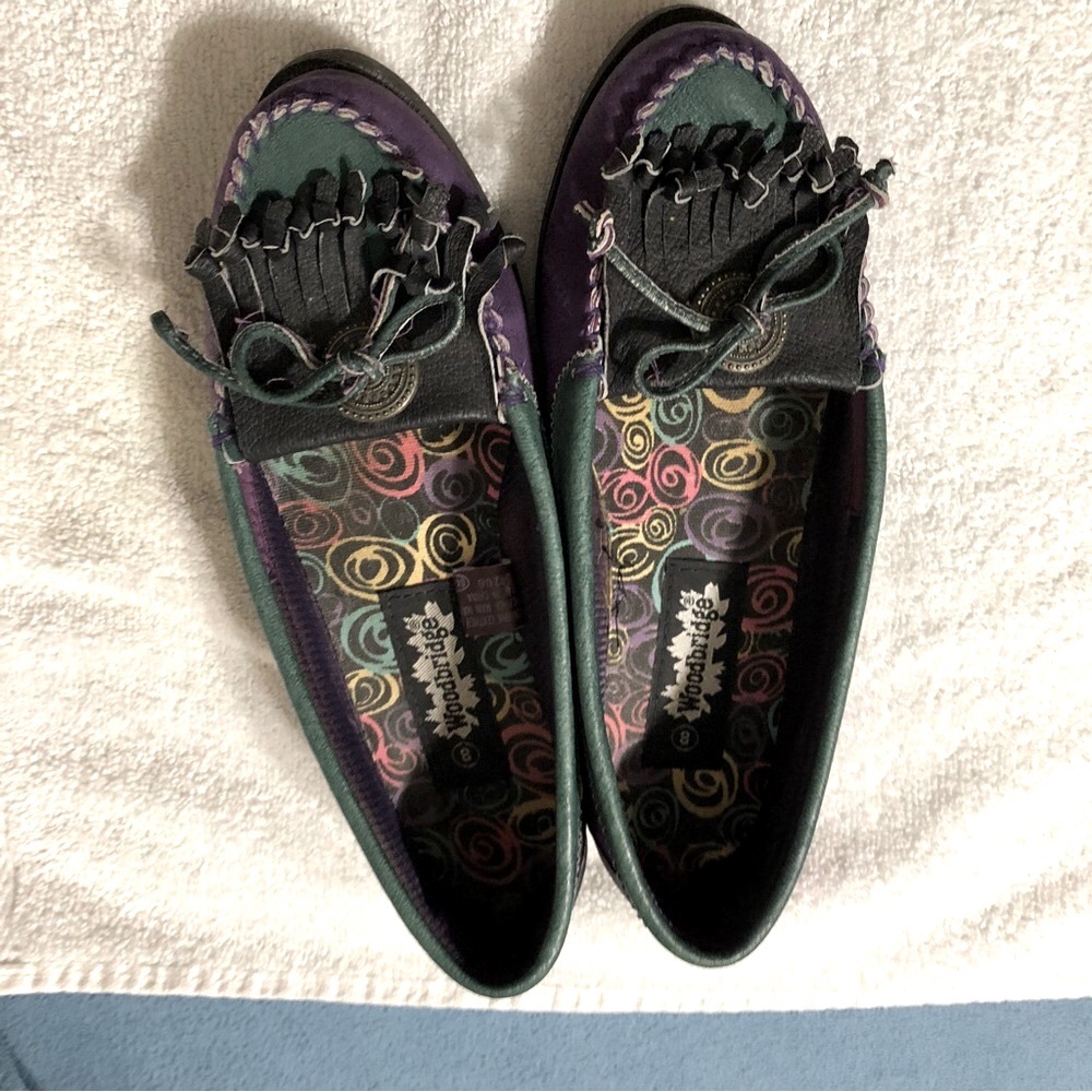 Womens’ size 8 genuine leather moccasins by Woodbridge
